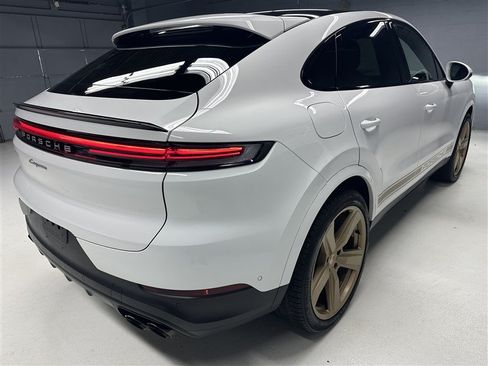 Used 2024 Porsche Cayenne Coupe w/ Premium Package Plus AWD/4WD image 7