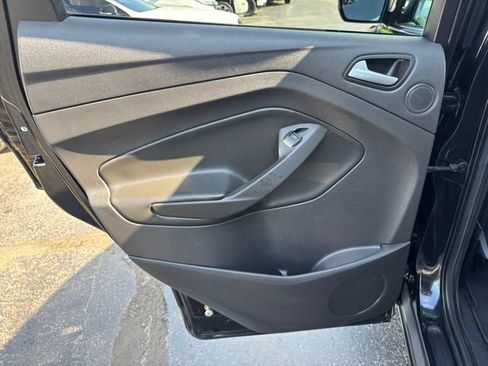 Used 2015 Ford Escape SE w/ SE Chrome Package FWD image 17