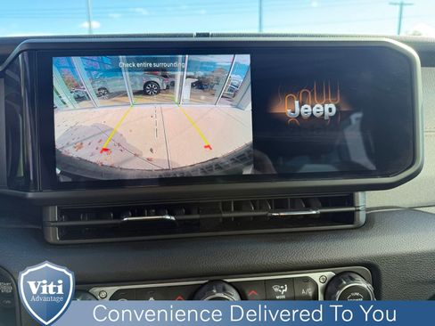 Used 2024 Jeep Wrangler Unlimited image 32