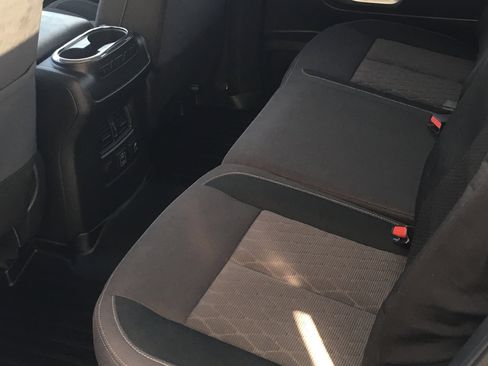 Used 2024 Nissan Titan SV w/ SV Convenience Package image 9