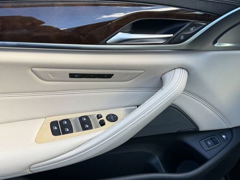 Used 2018 BMW 530e image 11