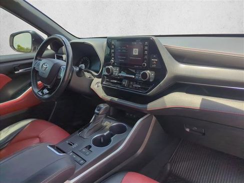 Used 2021 Toyota Highlander XSE FWD image 22