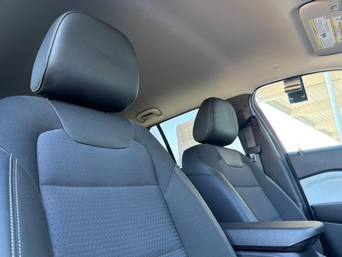 Used 2025 Chevrolet Trax LT FWD image 14