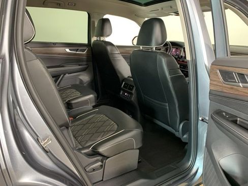 Used 2024 Volkswagen Atlas SEL Premium R-Line image 39