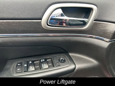 Used 2018 Jeep Grand Cherokee Limited image 16