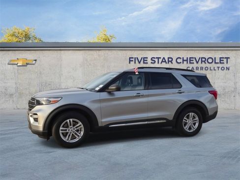 Used 2023 Ford Explorer XLT w/ Equipment Group 202A image 4