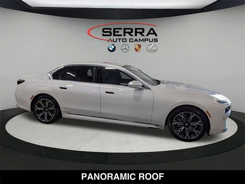 New 2025 BMW i7 eDrive50 w/ Premium Package image 2