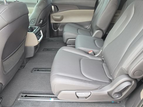 New 2027 Kia Carnival SX FWD image 17