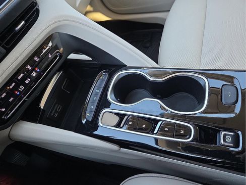 Used 2021 Buick Envision Essence w/ Technology Package I image 25