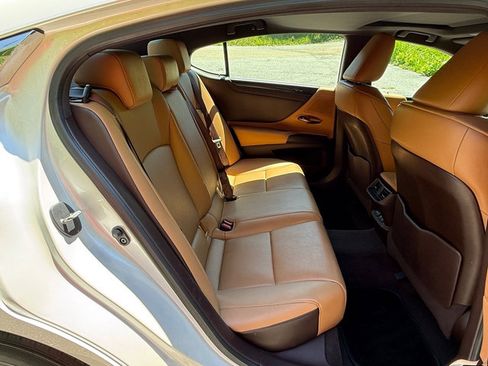 Used 2020 Lexus ES 350 w/ Premium Package FWD image 18