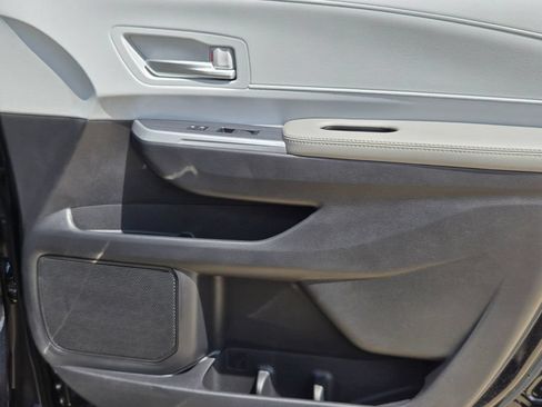 Used 2026 Toyota Sienna XLE FWD image 29
