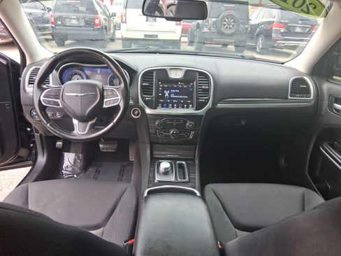 Used 2019 Chrysler 300 Touring AWD/4WD image 17