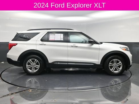 Used 2024 Ford Explorer XLT image 4