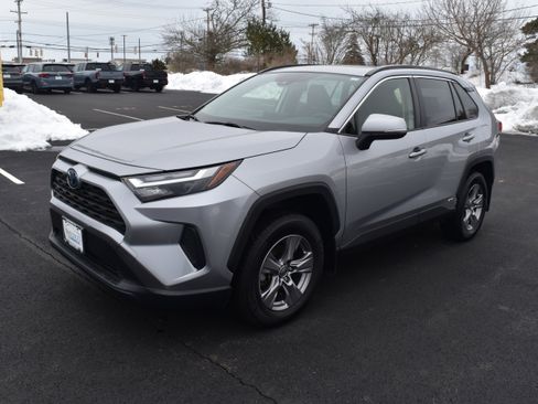 Used 2022 Toyota RAV4 XLE w/ Convenience Package image 1