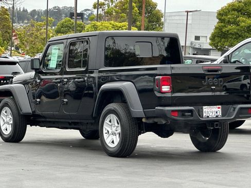 Used 2022 Jeep Gladiator Sport AWD/4WD image 7