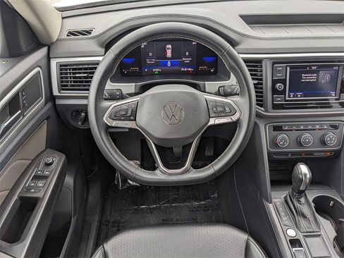 Certified 2022 Volkswagen Atlas SE image 18