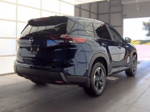 Certified 2025 Nissan Rogue SV FWD image 5