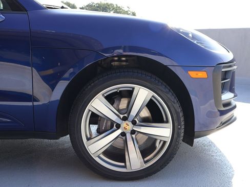 Certified 2024 Porsche Macan image 11