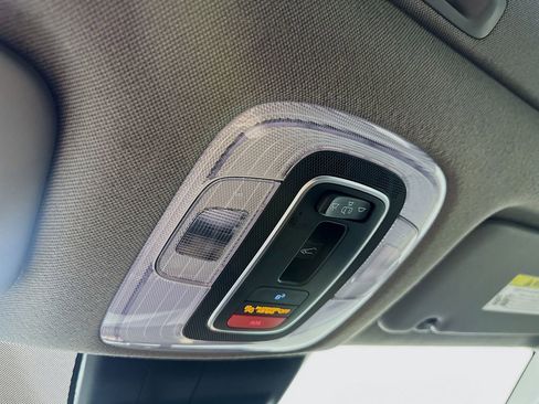 Used 2025 Hyundai Elantra SEL FWD image 31