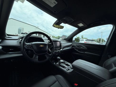 Used 2023 Chevrolet Traverse LT w/ LT Premium Package AWD/4WD image 17
