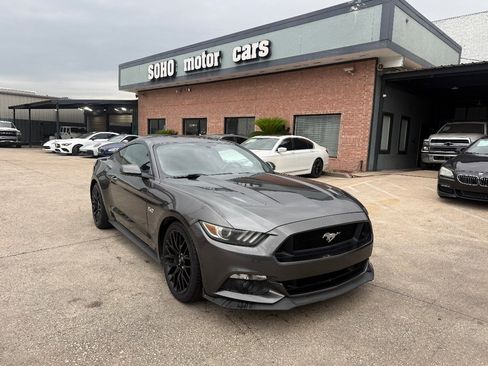 Used 2017 Ford Mustang GT Premium w/ GT Performance Package RWD image 4