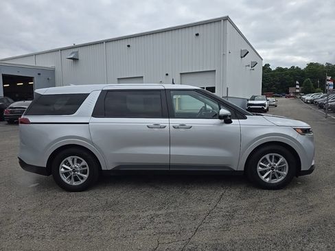 Certified 2022 Kia Carnival LX FWD image 9