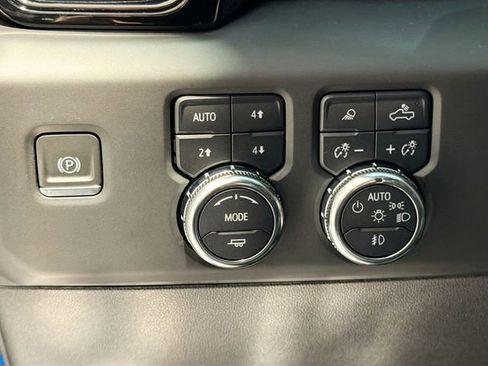 Used 2024 GMC Sierra 1500 AT4X image 10
