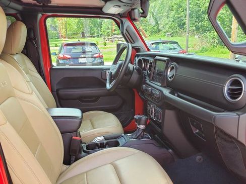 Used 2018 Jeep Wrangler Unlimited Sahara w/ Dual Top Group AWD/4WD image 20
