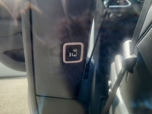 New 2026 Chrysler Pacifica Select image 16