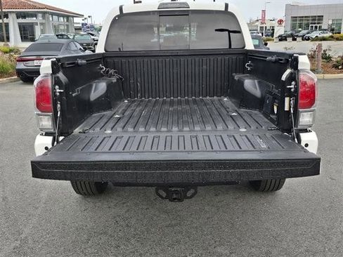 Used 2022 Toyota Tacoma TRD Off-Road image 5