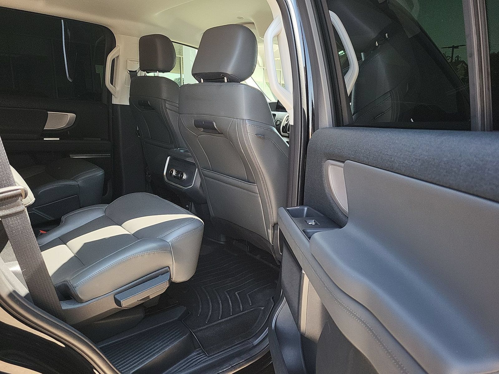 Used 2026 Ford Expedition Active AWD/4WD image 25