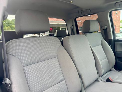 Used 2019 Chevrolet Silverado 1500 Custom w/ Custom Convenience Package AWD/4WD image 18