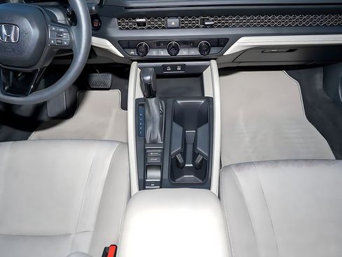 Certified 2023 Honda Accord EX image 27