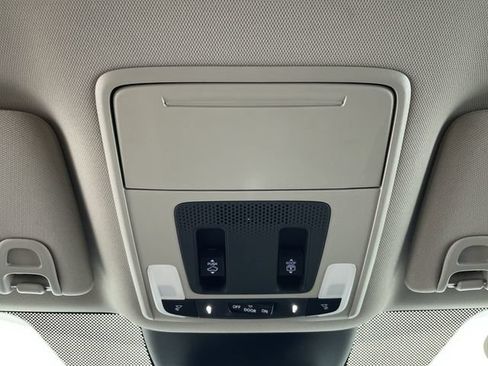 Used 2024 Honda Pilot Touring image 24