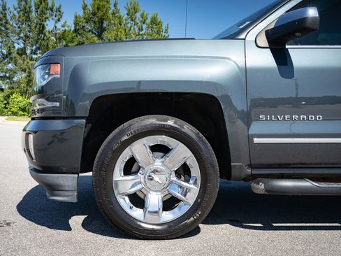 Used 2018 Chevrolet Silverado 1500 LTZ Z71 w/ LTZ Plus Package AWD/4WD image 4