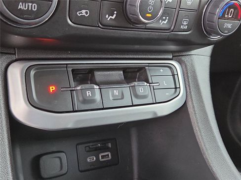 Used 2023 GMC Acadia SLT w/ Preferred Package AWD/4WD image 10