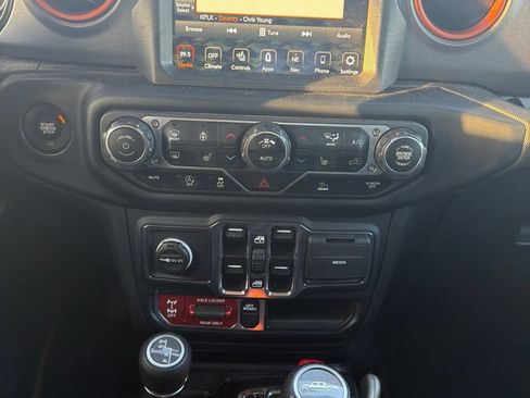 Used 2023 Jeep Gladiator Mojave w/ Cold Weather Group AWD/4WD image 6