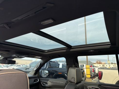 Used 2023 GMC Yukon SLT image 18