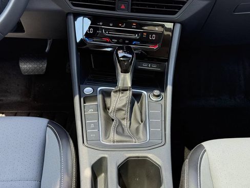 Used 2025 Volkswagen Jetta SE FWD image 13