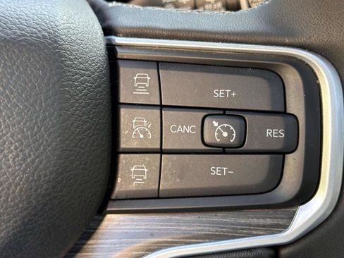 Used 2023 Jeep Wagoneer Series III w/ Premium Group I AWD/4WD image 27