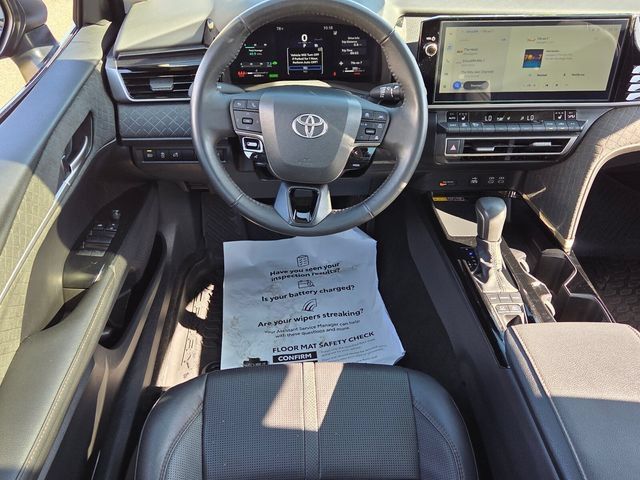 Used 2025 Toyota Camry XLE FWD image 7