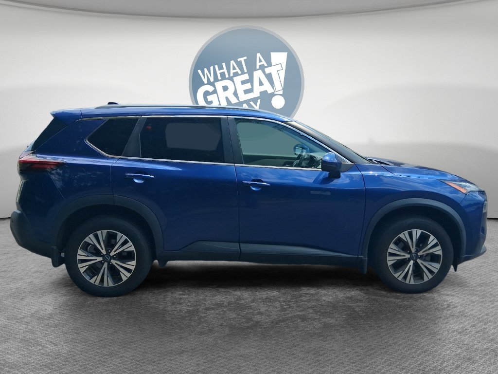 Used 2022 Nissan Rogue SV w/ SV Premium Package FWD image 2