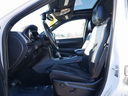 Used 2022 Jeep Grand Cherokee Laredo X image 12