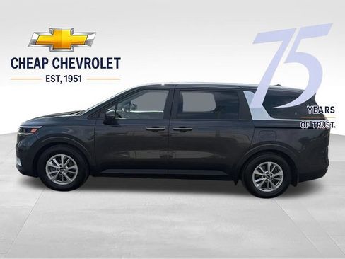 Used 2024 Kia Carnival LX FWD image 2