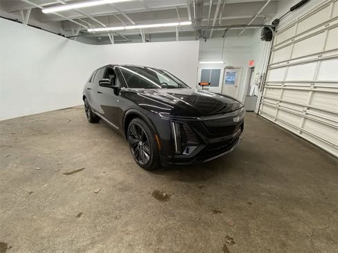 Certified 2025 Cadillac Lyriq Sport w/ Nappa Leather Package image 8