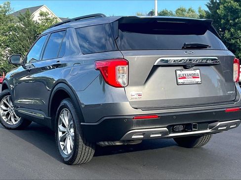 Used 2021 Ford Explorer XLT w/ Equipment Group 202A AWD/4WD image 11