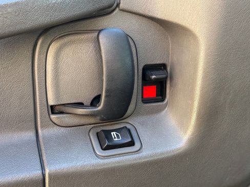 Used 2017 Chevrolet Express 2500 image 21