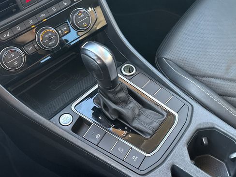 Used 2020 Volkswagen Jetta SEL Premium image 23