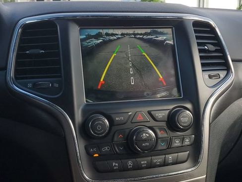 Used 2018 Jeep Grand Cherokee Altitude RWD image 29