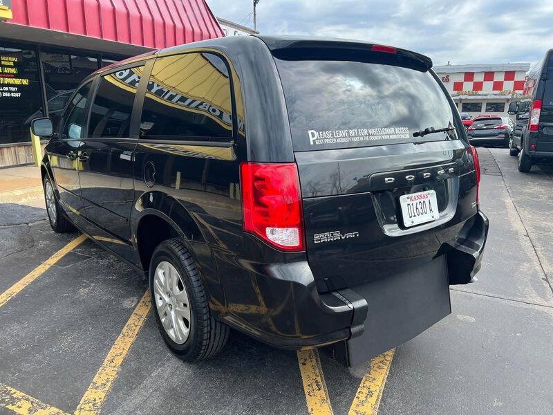 Used 2017 Dodge Grand Caravan SE w/ Power Window Group FWD image 15